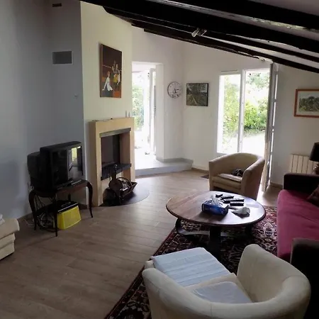 House Breuillet - Agrable Maison Dans Un Beau Village Typique Charentais Ferienhaus *